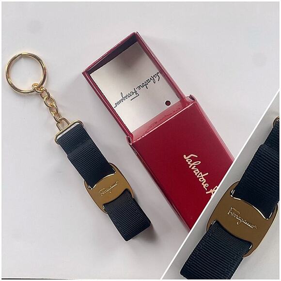 Salvatore Ferragamo Black Vara Bow Gold Keychain - Picture 1 of 10